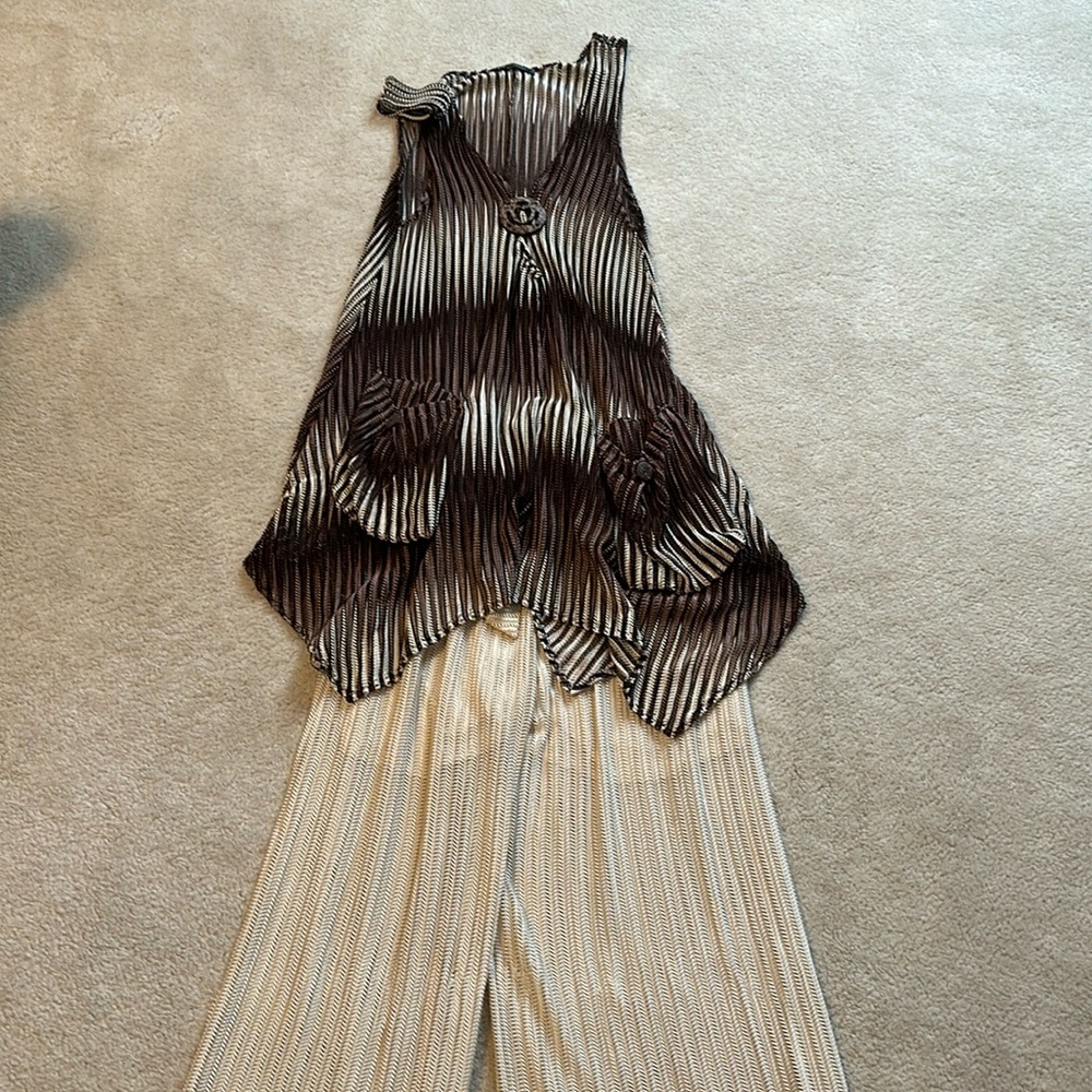 Women’s 2 piece set by Paradise